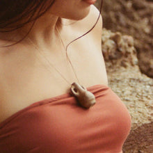 Cargar imagen en el visor de la galería, Vessel Necklace