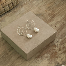 Cargar imagen en el visor de la galería, Espiro Earrings