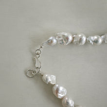 Load image into Gallery viewer, Perla Barroca Carlota Necklace