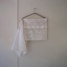 Load image into Gallery viewer, Pareo Deshilado Rosas