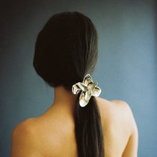 Load image into Gallery viewer, Magnolia Cinto - Hair pin