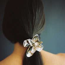 Load image into Gallery viewer, Magnolia Cinto - Hair pin
